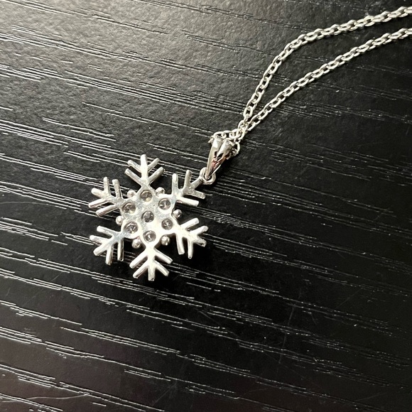 Silver tone snowflake necklace with clear stones - Picture 4 of 4